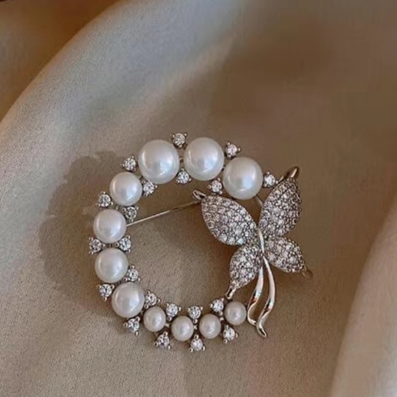 Pearl Rhinestone Butterfly Brooch Pin - Picture 2 of 7
